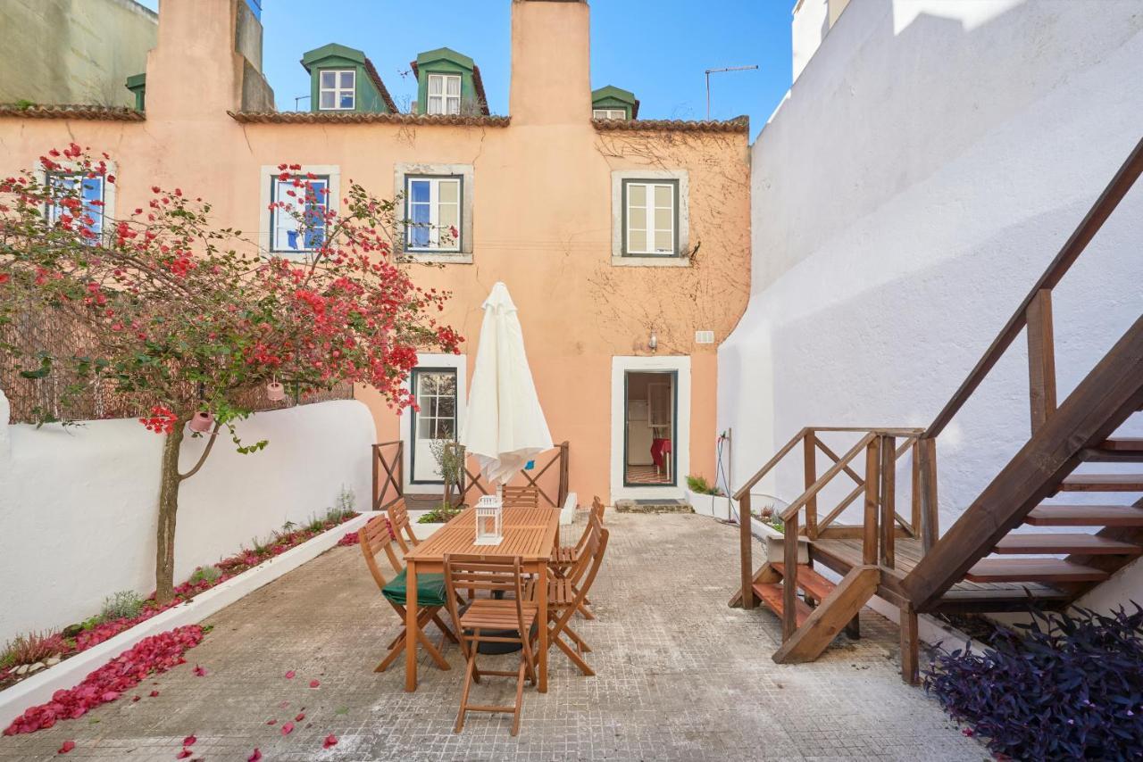 Amazing Terrace And Riverview In Historical Lisbon Exterior photo
